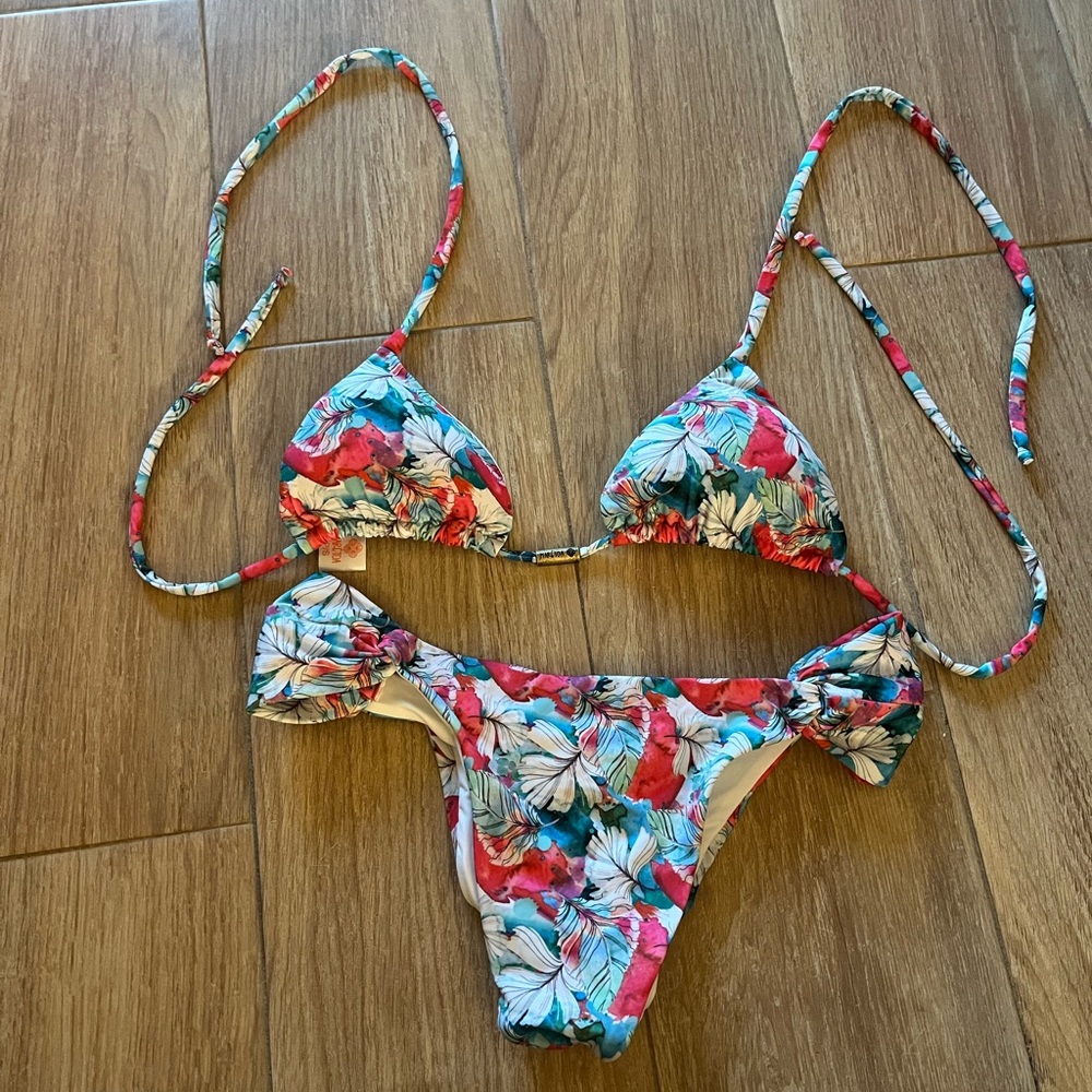 NWOT Maretoa Mykonos bikini top and Brazilian classic side scrunch butt bikini